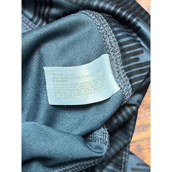 GapFit Womens Leggings Zip Pocket Logo All Over Print Black Gray Size Small - Picture 7 of 8